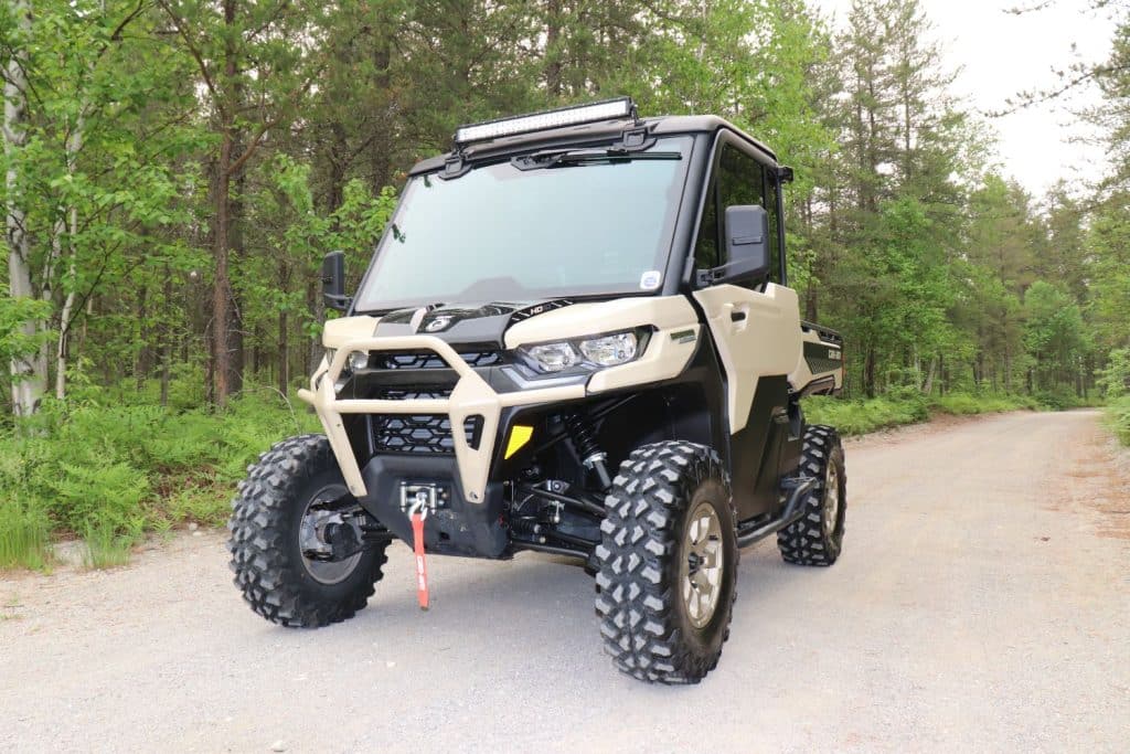 Can-Am Defender Limited: High-End Features for Ultimate Performance